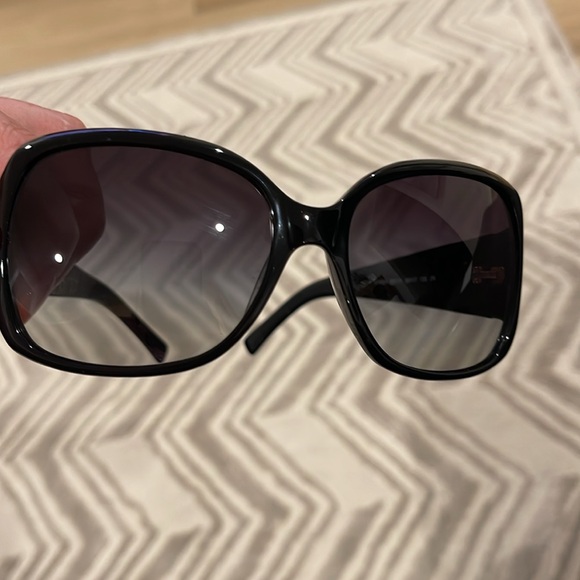 Tory Burch Black Sunglasses with Bold Frames and Dark Lenses - Picture 9 of 9